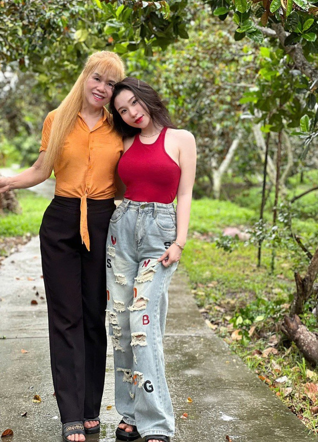 Mẹ chồng khóc vì bị con dâu “chặn” tài khoản mạng xã hội - Hình 2 Me chong khoc vi bi con dau “chan” tai khoan mang xa hoi-Hinh-2