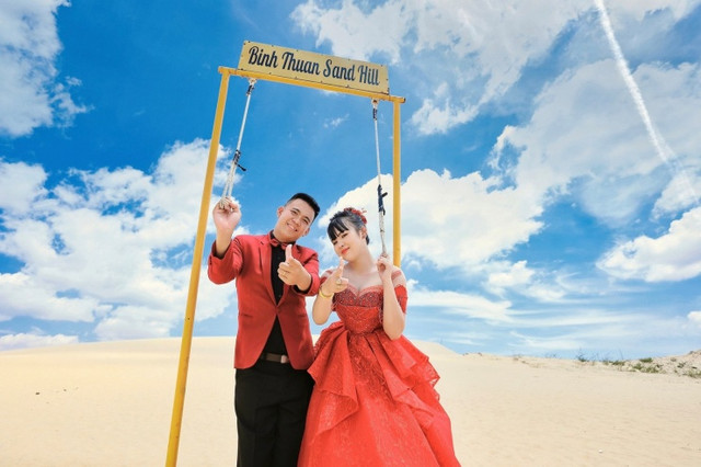Con gái chủ trại hòm cưới anh thổi kèn đám ma ở Long An - Hình 2 Con gai chu trai hom cuoi anh thoi ken dam ma o Long An-Hinh-2