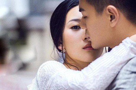 Say đắm với tình trẻ kém 17 tuổi, quý bà nhận tin sốc Say dam voi tinh tre kem 17 tuoi, quy ba nhan tin soc