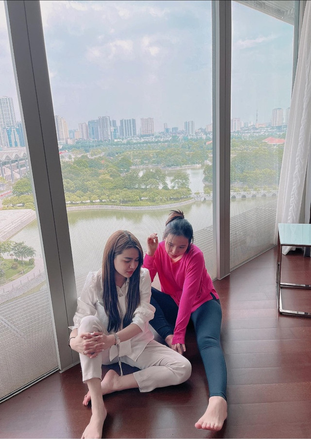 Bà xã Công Phượng thế nào trong lần đầu lộ diện sau khi sinh quý tử? - Hình 4 Ba xa Cong Phuong the nao trong lan dau lo dien sau khi sinh quy tu?-Hinh-4