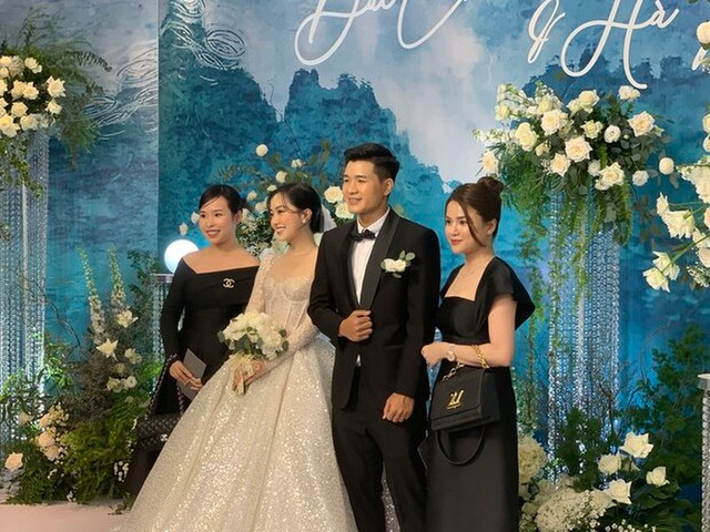 Bà xã Công Phượng thế nào trong lần đầu lộ diện sau khi sinh quý tử? - Hình 3 Ba xa Cong Phuong the nao trong lan dau lo dien sau khi sinh quy tu?-Hinh-3