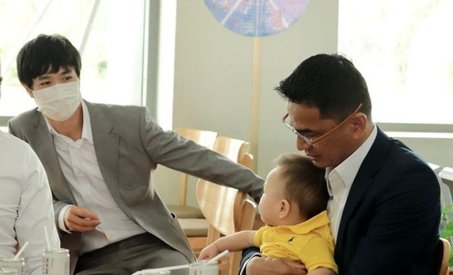 Bà xã Công Phượng thế nào trong lần đầu lộ diện sau khi sinh quý tử? - Hình 6 Ba xa Cong Phuong the nao trong lan dau lo dien sau khi sinh quy tu?-Hinh-6