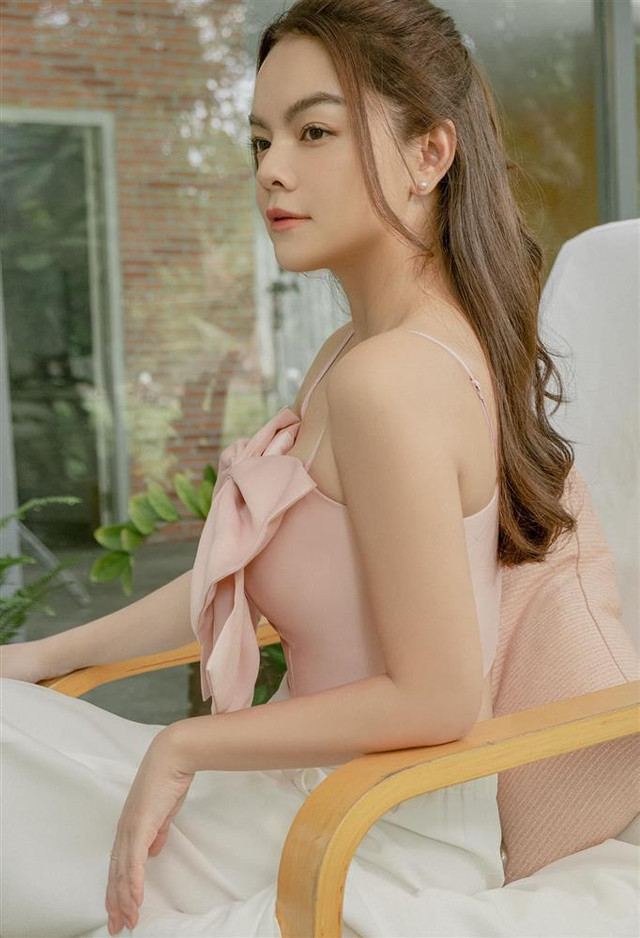 Sự thật ngã ngửa về thông tin Phạm Quỳnh Anh được tình trẻ cầu hôn - Hình 3 Su that nga ngua ve thong tin Pham Quynh Anh duoc tinh tre cau hon-Hinh-3