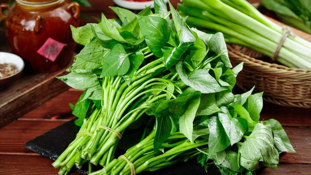 Loại rau càng ăn nhiều mắt càng sáng, làm món gì cũng ngon - Hình 2 Loai rau cang an nhieu mat cang sang, lam mon gi cung ngon-Hinh-2