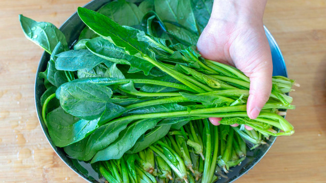 Loại rau càng ăn nhiều mắt càng sáng, làm món gì cũng ngon - Hình 15 Loai rau cang an nhieu mat cang sang, lam mon gi cung ngon-Hinh-15