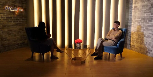 Bắt quả tang chồng ôm nhân tình ngay gần nhà Bat qua tang chong om nhan tinh ngay gan nha