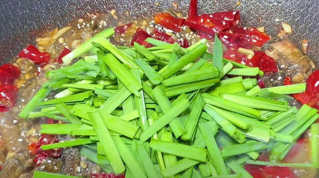 Loại thịt “tăng lực”, xào với rau “bổ dương“, nam ăn khỏe thận - Hình 20 Loai thit “tang luc”, xao voi rau “bo duong“, nam an khoe than-Hinh-20