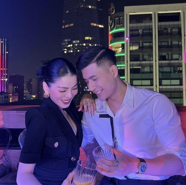 Lâm Bảo Châu viết thiệp mùi mẫn gửi Lệ Quyên, tuyên bố 3 chữ? - Hình 4 Lam Bao Chau viet thiep mui man gui Le Quyen, tuyen bo 3 chu?-Hinh-4