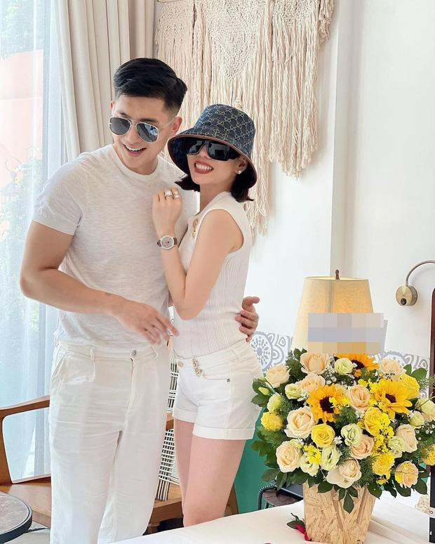Lâm Bảo Châu viết thiệp mùi mẫn gửi Lệ Quyên, tuyên bố 3 chữ? - Hình 3 Lam Bao Chau viet thiep mui man gui Le Quyen, tuyen bo 3 chu?-Hinh-3