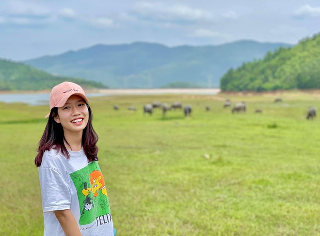 Nữ sinh trở thành nữ phi công bay dù lượn đầu tiên của Việt Nam Nu sinh tro thanh nu phi cong bay du luon dau tien cua Viet Nam