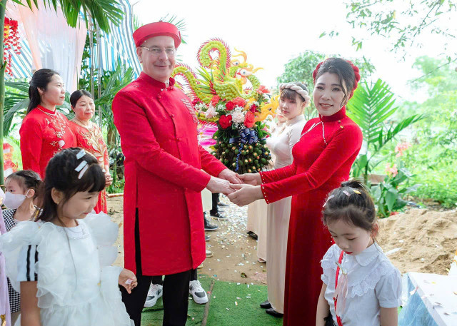 Người đàn ông Pháp bán nhà, về Tây Bắc cưới góa phụ Việt - Hình 2 Nguoi dan ong Phap ban nha, ve Tay Bac cuoi goa phu Viet-Hinh-2