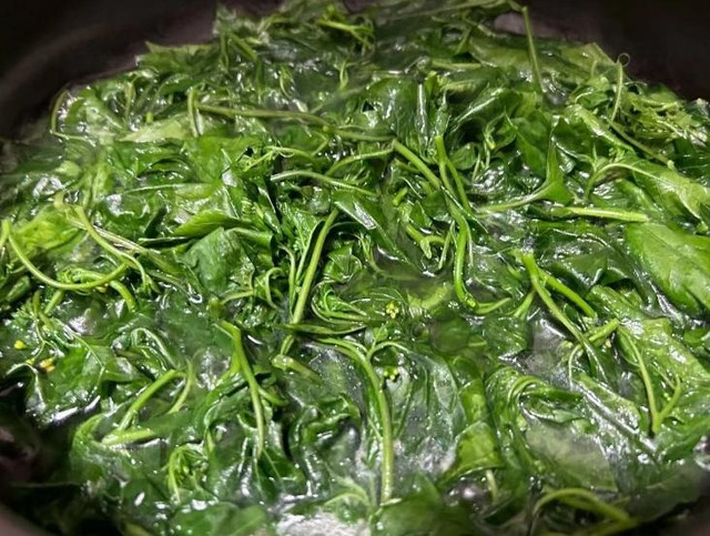 Loại rau dại xưa chả ai thèm, nay thành đặc sản, giúp giải độc - Hình 6 Loai rau dai xua cha ai them, nay thanh dac san, giup giai doc-Hinh-6