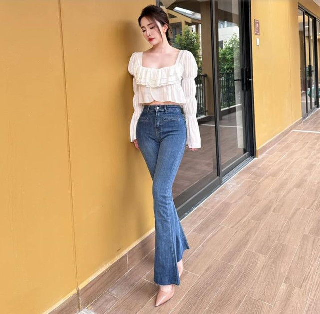 Quỳnh Nga khoe đường cong điêu luyện với dáng "thuyền ra khơi" - Hình 3 Quynh Nga khoe duong cong dieu luyen voi dang