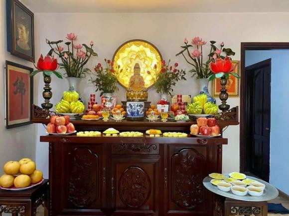 3 loại hoa đặt lên bàn thờ tưởng hút lộc nhưng hóa ra mang tội 3 loai hoa dat len ban tho tuong hut loc nhung hoa ra mang toi