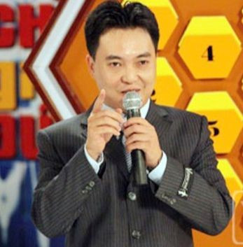 MC Lưu Minh Vũ ở tuổi 54 khác lạ không nhận ra - Hình 3 MC Luu Minh Vu o tuoi 54 khac la khong nhan ra-Hinh-3