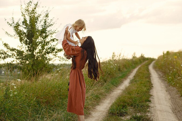 Mẹ đơn thân ám ảnh mỗi lần về quê vì lời nói hàng xóm Me don than am anh moi lan ve que vi loi noi hang xom