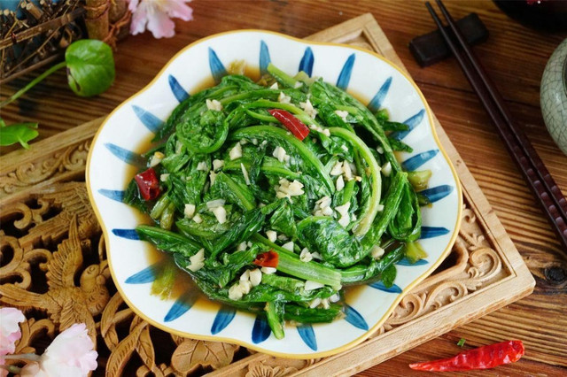 Loại rau có lượng vitamin C gấp 5 lần táo, giúp dưỡng da, dễ ngủ - Hình 2 Loai rau co luong vitamin C gap 5 lan tao, giup duong da, de ngu-Hinh-2