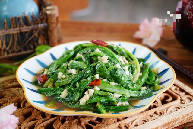 Loại rau có lượng vitamin C gấp 5 lần táo, giúp dưỡng da, dễ ngủ - Hình 4 Loai rau co luong vitamin C gap 5 lan tao, giup duong da, de ngu-Hinh-4
