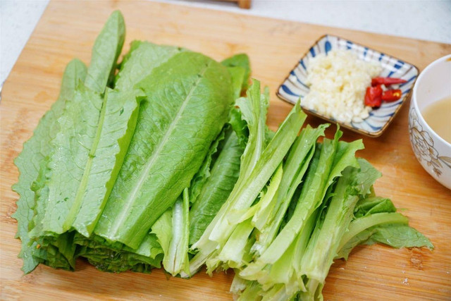 Loại rau có lượng vitamin C gấp 5 lần táo, giúp dưỡng da, dễ ngủ - Hình 7 Loai rau co luong vitamin C gap 5 lan tao, giup duong da, de ngu-Hinh-7