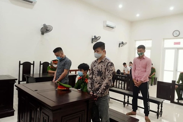 Vác kiếm chém trộm, người đàn ông ân hận khi nhận án 12 năm tù Vac kiem chem trom, nguoi dan ong an han khi nhan an 12 nam tu