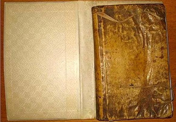 Cuốn sách bìa làm bằng da người được tìm thấy trong thư viện Harvard - Hình 5 Cuon sach bia lam bang da nguoi duoc tim thay trong thu vien Harvard-Hinh-5