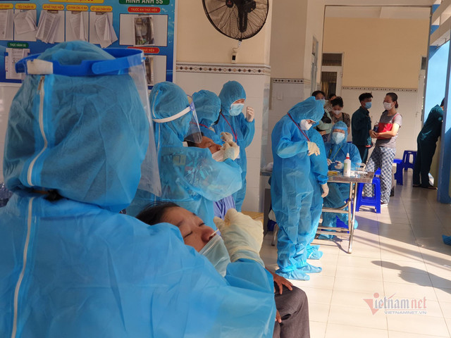 TP HCM: Lượng người ra đường tăng 16% so với hôm qua - Hình 2 TP HCM: Luong nguoi ra duong tang 16% so voi hom qua-Hinh-2