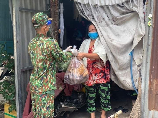 TP HCM: Lượng người ra đường tăng 16% so với hôm qua - Hình 3 TP HCM: Luong nguoi ra duong tang 16% so voi hom qua-Hinh-3