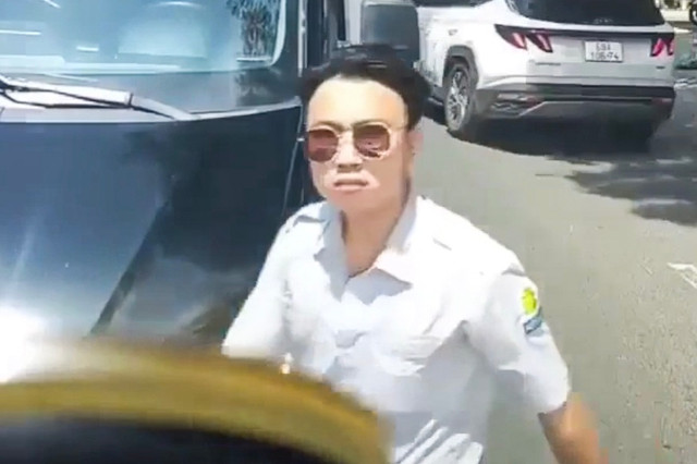 Tước bằng của tài xế "hổ báo" lái xe khách Hoa Mai Tuoc bang cua tai xe