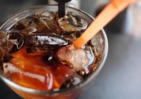 Ăn quá nhiều thực phẩm này khiến xương “dễ gãy”, uống thêm sữa cũng vô ích - Hình 3 An qua nhieu thuc pham nay khien xuong “de gay”, uong them sua cung vo ich-Hinh-3