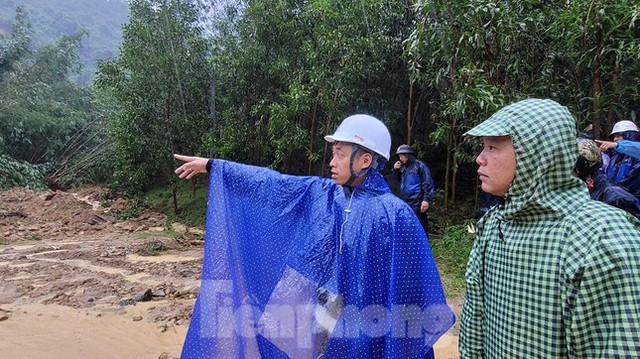 Nghe nhiều tiếng động lớn trước khi núi lở vùi lấp đi mọi thứ Nghe nhieu tieng dong lon truoc khi nui lo vui lap di moi thu