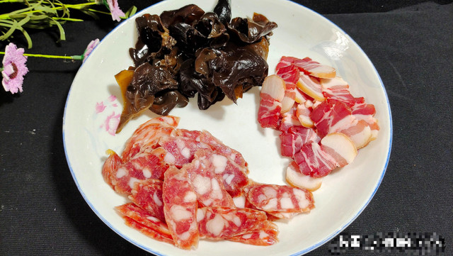 Loại rau dân dã có lượng sắt cao gấp 71 lần thịt bò - Hình 7 Loai rau dan da co luong sat cao gap 71 lan thit bo-Hinh-7