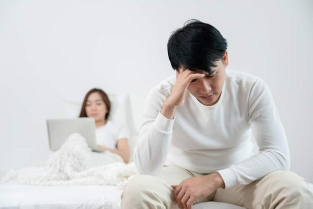Mất hứng khi vợ có hình xăm nhạy cảm Mat hung khi vo co hinh xam nhay cam