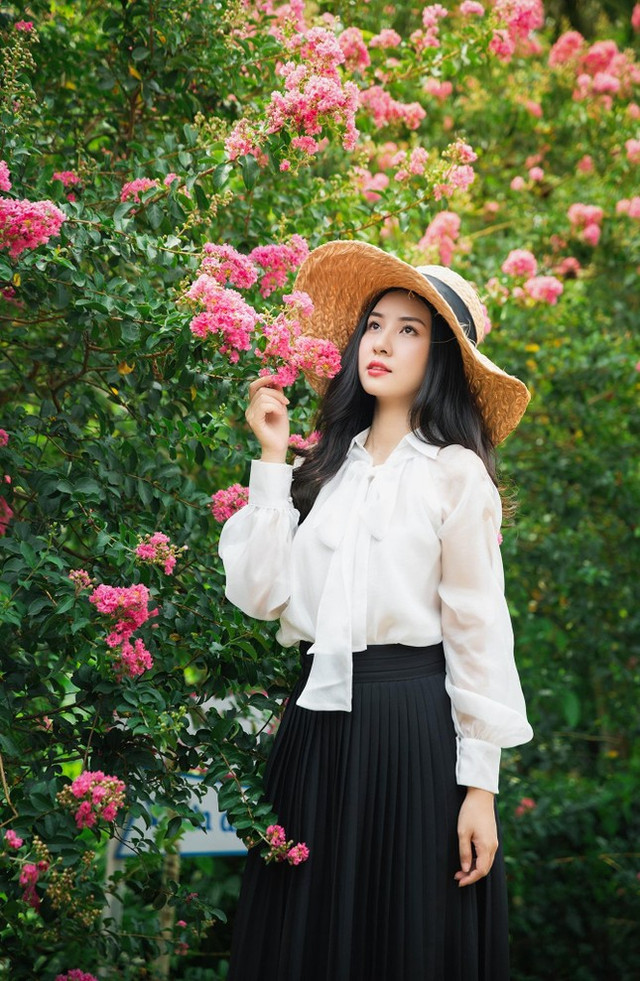 Ngắm bộ ảnh thiếu nữ bên hoa tường vi đầy sức sống - Hình 11 Ngam bo anh thieu nu ben hoa tuong vi day suc song-Hinh-11