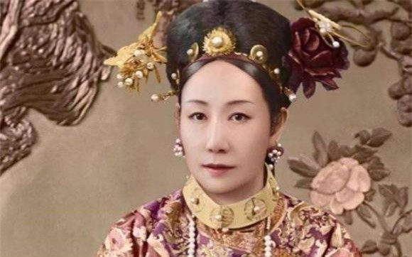 Vì sao ngủ dậy Từ Hi Thái Hậu thẳng tay “trừ khử” cung nữ? - Hình 2 Vi sao ngu day Tu Hi Thai Hau thang tay “tru khu” cung nu?-Hinh-2