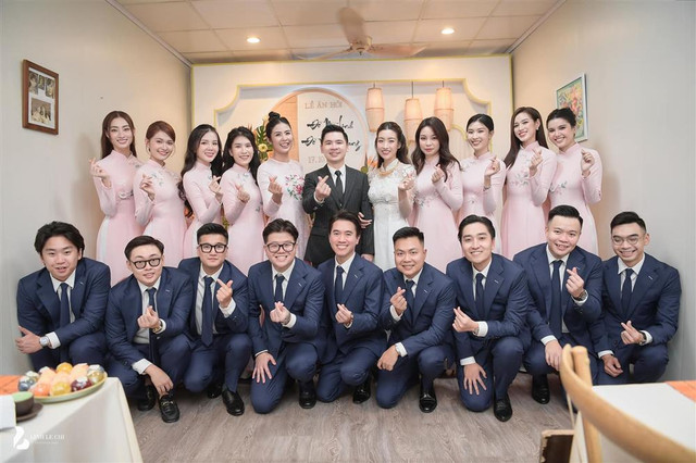 Danh tính MC nổi tiếng VTV dẫn đám cưới Hoa hậu Đỗ Mỹ Linh - Hình 7 Danh tinh MC noi tieng VTV dan dam cuoi Hoa hau Do My Linh-Hinh-7