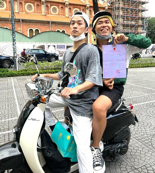 Bắt trend giấy kết hôn của Diệu Nhi, Trần Nghĩa lộ diện cùng “nửa kia“ Bat trend giay ket hon cua Dieu Nhi, Tran Nghia lo dien cung “nua kia“