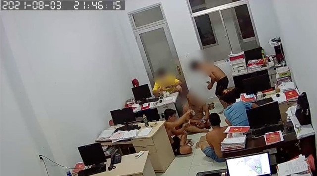 Xác minh PGĐ Văn phòng đăng ký đất đai ở Bến Tre đánh bài tại cơ quan Xac minh PGD Van phong dang ky dat dai o Ben Tre danh bai tai co quan