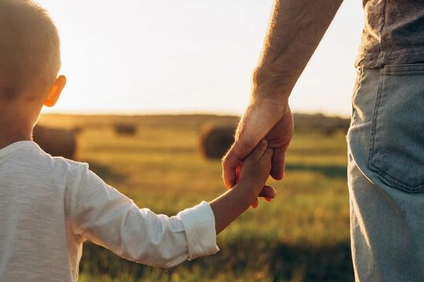 Nghe con trai 8 tuổi kể chuyện, tôi vội vã chấm dứt ngoại tình Nghe con trai 8 tuoi ke chuyen, toi voi va cham dut ngoai tinh