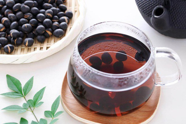 Nước đậu đen rang uống đẹp da, giảm cân, nhớ thêm gia vị này - Hình 2 Nuoc dau den rang uong dep da, giam can, nho them gia vi nay-Hinh-2