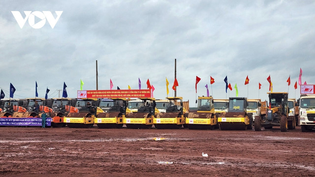 Thủ tướng phát lệnh khởi công 3 gói thầu sân bay Long Thành và Tân Sơn Nhất - Hình 6 Thu tuong phat lenh khoi cong 3 goi thau san bay Long Thanh va Tan Son Nhat-Hinh-6