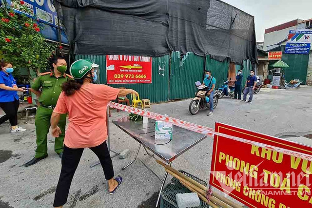 Dựng tường gạch, lập 14 chốt quanh xã có 6 ca mắc Covid-19 Dung tuong gach, lap 14 chot quanh xa co 6 ca mac Covid-19