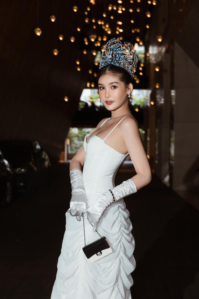 Ngân Anh: “Giá trị của Hoa hậu còn nằm ở đạo đức, phẩm chất...“ Ngan Anh: “Gia tri cua Hoa hau con nam o dao duc, pham chat...“