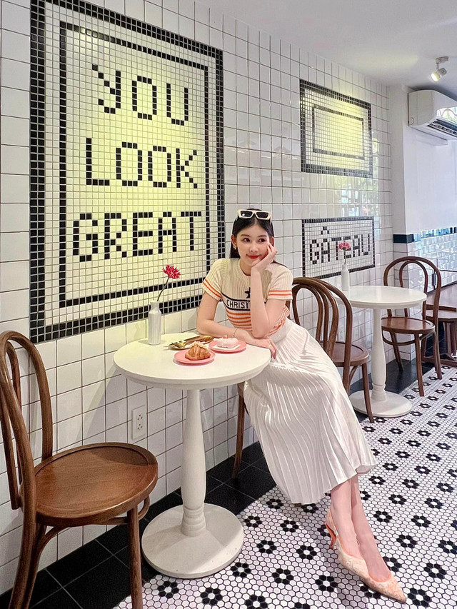Ngân Anh: “Giá trị của Hoa hậu còn nằm ở đạo đức, phẩm chất...“ - Hình 3 Ngan Anh: “Gia tri cua Hoa hau con nam o dao duc, pham chat...“-Hinh-3