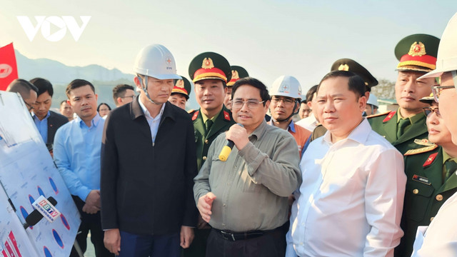 Thủ tướng thị sát dự án nhà máy thuỷ điện Hoà Bình mở rộng - Hình 3 Thu tuong thi sat du an nha may thuy dien Hoa Binh mo rong-Hinh-3