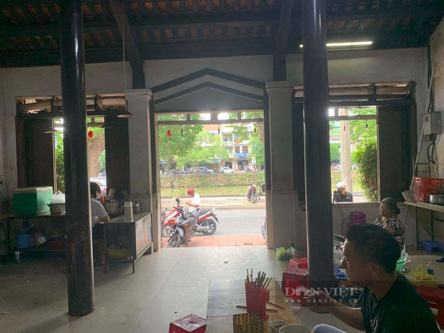 Quán bún bò tuổi đời 70 năm, ngày bán 300 bát, 9h đã hết - Hình 7 Quan bun bo tuoi doi 70 nam, ngay ban 300 bat, 9h da het-Hinh-7