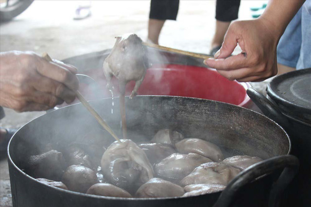 Đặc sản Hải Phòng ngon hơn thịt gà, nhiều thực khách khiếp vía - Hình 4 Dac san Hai Phong ngon hon thit ga, nhieu thuc khach khiep via-Hinh-4