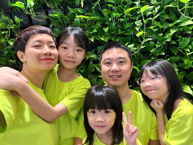 Hôn nhân hạnh phúc của cặp đôi sinh cùng ngày, cùng bà đỡ - Hình 3 Hon nhan hanh phuc cua cap doi sinh cung ngay, cung ba do-Hinh-3