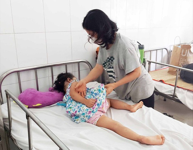 Bố mẹ và nỗi lo con dậy thì sớm Bo me va noi lo con day thi som