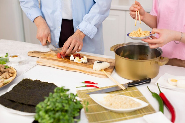 Con dâu muốn thờ bố mẹ đẻ, bố chồng nói lời xúc động Con dau muon tho bo me de, bo chong noi loi xuc dong