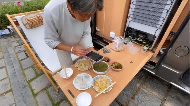Người phụ nữ không kết hôn, tuổi U70 bán nhà đi du lịch - Hình 5 Nguoi phu nu khong ket hon, tuoi U70 ban nha di du lich-Hinh-5